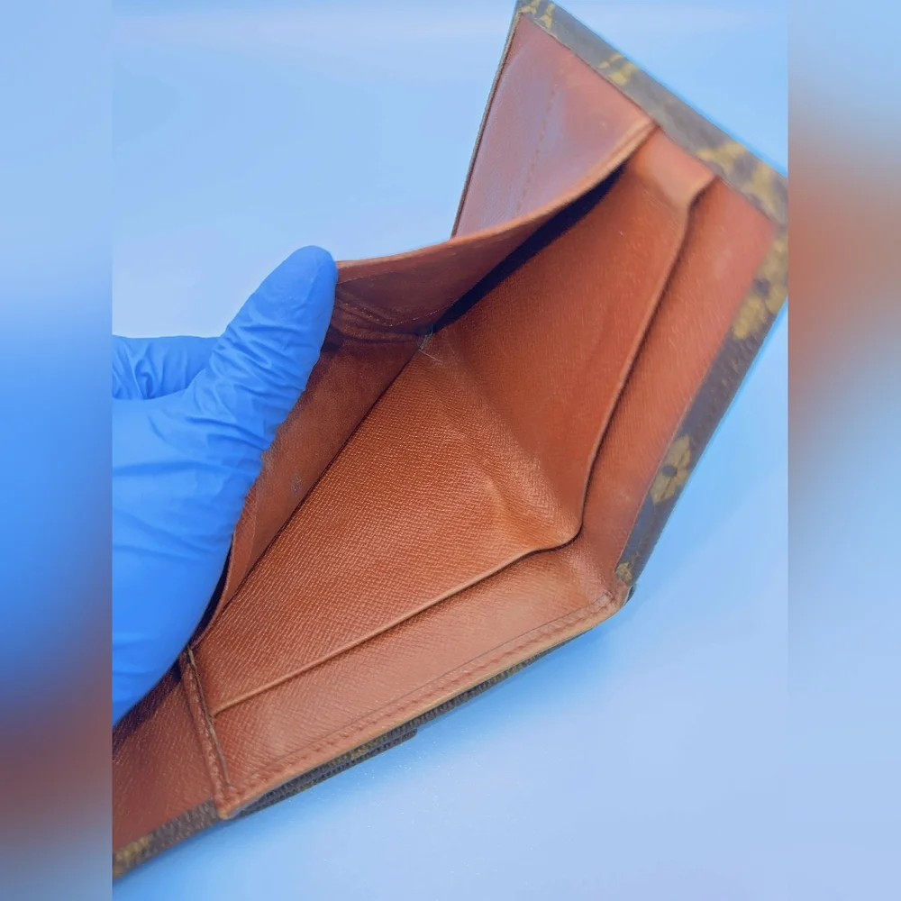 Louis Vuitton Monogram Bifold Wallet - Picture 3 of 16